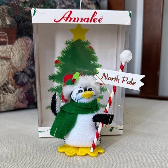 Annalee 3” North Pole Penguin Ornament (2008) - Picture 3 of 5